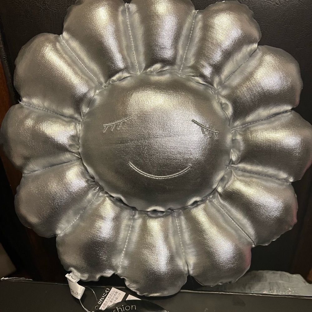Takashi Murakami Flower Silver Cushion Pillow Plush 30cm kaikai kiki